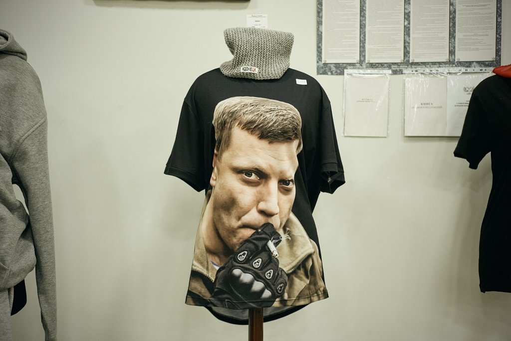 Souvenirshop. T-Shirt   with the portrait of the former government leader Alexander Sachartschenko, killed 2018.